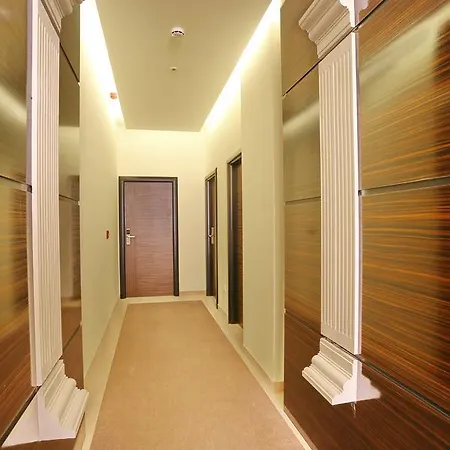 Готель Theater Garni 4*