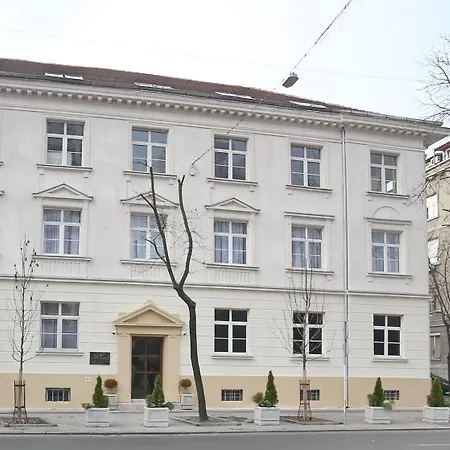 Готель Theater Garni 4*